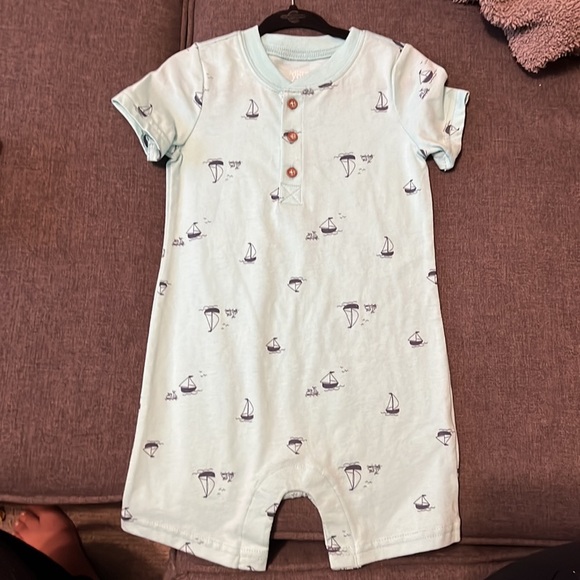 4 Onesies 18-24 mos - Picture 4 of 5